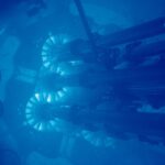 suda mavi parlayan Nükleer reaktör, çerenkov radyasyonu