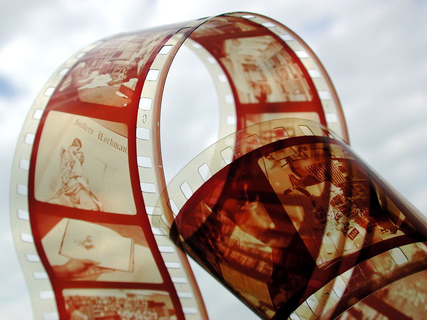 George Eastman: Popüler Fotoğrafçılık ve Kodak Devri 2 1440px Film strip