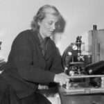 cropped Dorothy Hodgkin laboratory 1964 min