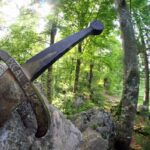 kral arthur'un taştaki excalibur kılıcı