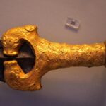 altın kabzalı kılıç