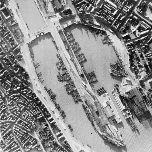 Denizaslanı Harekâtı: Hitler'in Britanya'yı işgal planı 3 Alman kuvvetleri bunun yerine yüzlerce nehir mavnası topladı ve denizde römorkörlerle çekmeyi planladılar (RAF Official Photographer/ Imperial War Museums)
