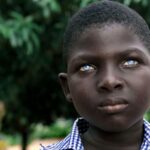 mavi gözlü siyahi zenci erkek