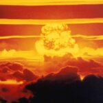 Bikini Adası'nda yapılan nükleer bomba testleri