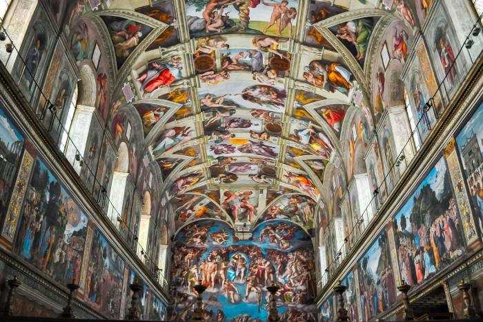 Michelangelo'nun Sistine Şapeli'nde boyadığı freksler.