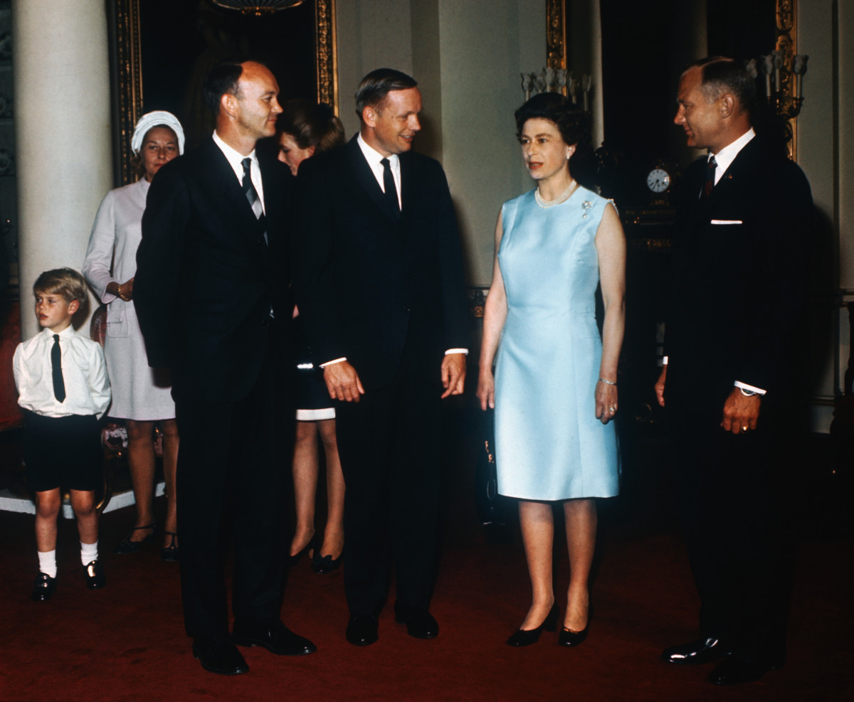 II. Elizabeth'in hükümdarlığı sırasında yeni teknolojileri olan ilgisi 5 apollo11