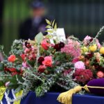 II. elizabeth'in tabut çiçekleri