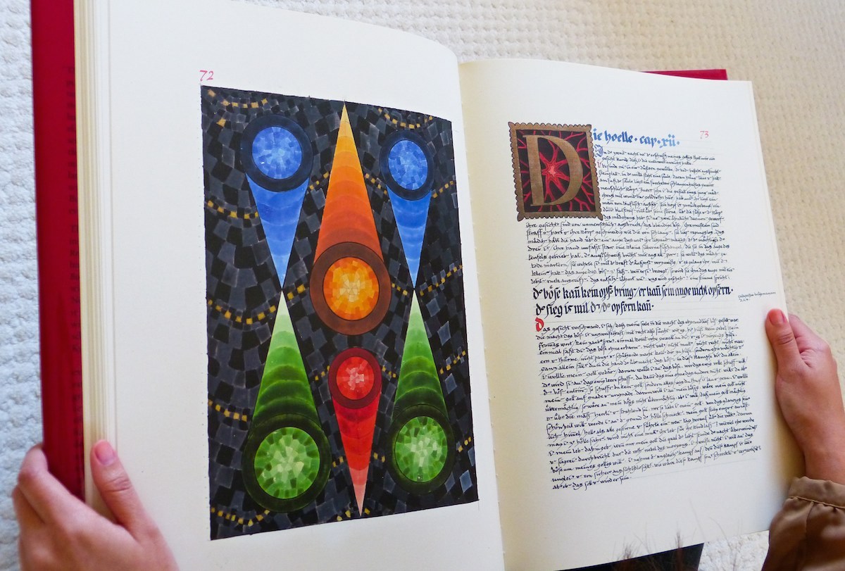 Carl Jung'un Kırmızı Kitabı (Liber Novus) Nedir? 4 Carl Jung'un Kırmızı Kitabından elle yazılmış sayfa.