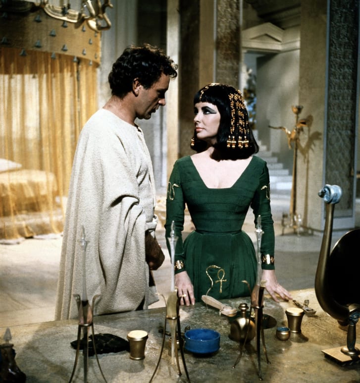 Kleopatra gerçekte nasıl görünüyordu? 5 Elizabeth Taylor, 1963'lerde “Kleopatra” da Kleopatra rolünde