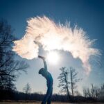 Mpemba etkisi: Çok soğuk havada, sıcak su yere ulaşmadan donar.