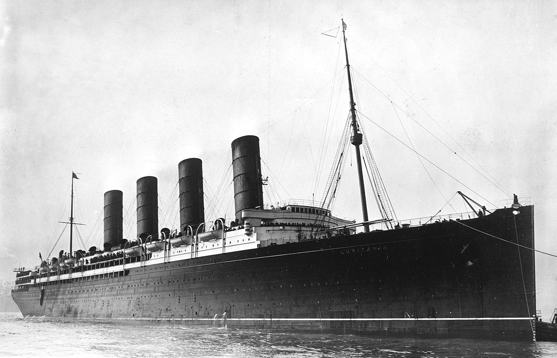 Tarihteki En Trajik Gemi Kazaları 4 RMS Lusitania limana yanaşıyor, muhtemelen New York'ta, 1907-13