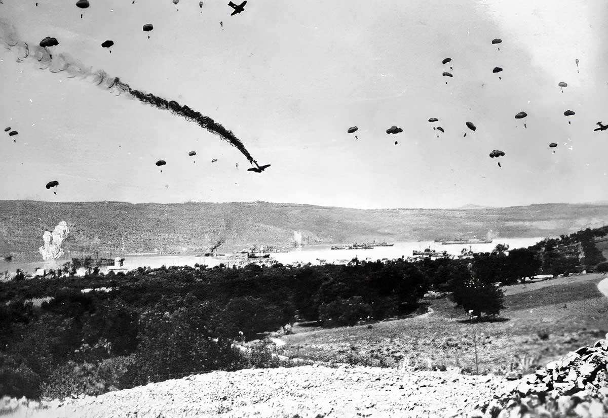 Girit Muharebesi: Almanlar Neden Zorlandı? 3 Mayıs 1941'de Girit'e inen Alman paraşütçüleri (Fallschirmjäger)