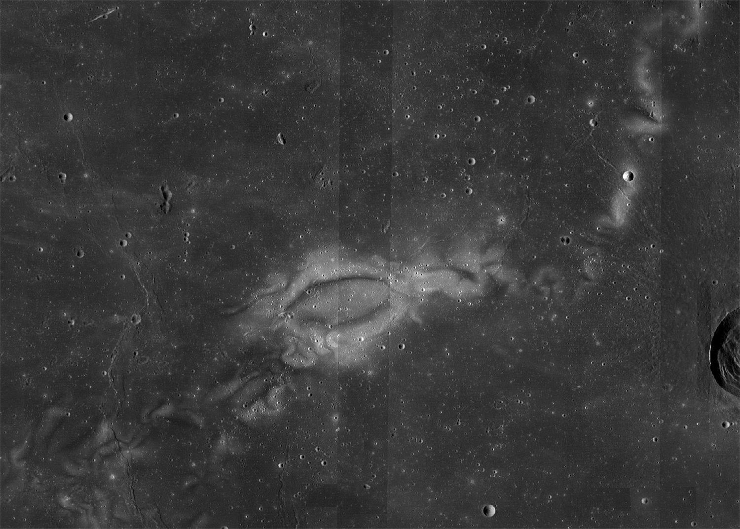 Gizemli Ay Girdapları Hakkında Yeni Sorular 3 Lunar Reconnaissance Orbiter'dan alınan görüntülerden oluşan mozaik, Ay girdabı Reiner Gamma'yı gösteriyor.