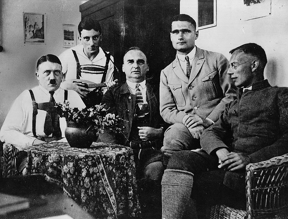 Birahane Darbesi: Hitler'in İktidarı Ele Geçirmeye Yönelik Başarısız Girişimi 4 Adolf Hitler, Emil Maurice, Hermann Kriebel, Rudolf Hess ve Friedrich Weber Birahane Darbesi