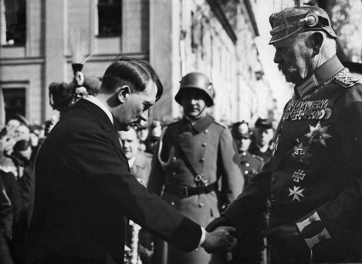 Birahane Darbesi: Hitler'in İktidarı Ele Geçirmeye Yönelik Başarısız Girişimi 5 Adolf Hitler Paul von Hindenburg Birahane Darbesi