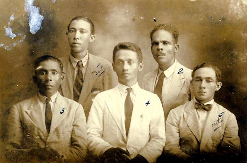 Muz Cumhuriyeti Nedir? 3 Kolombiya'daki 1928 grevinde yer alan beş işçi liderinin boş bir portresi