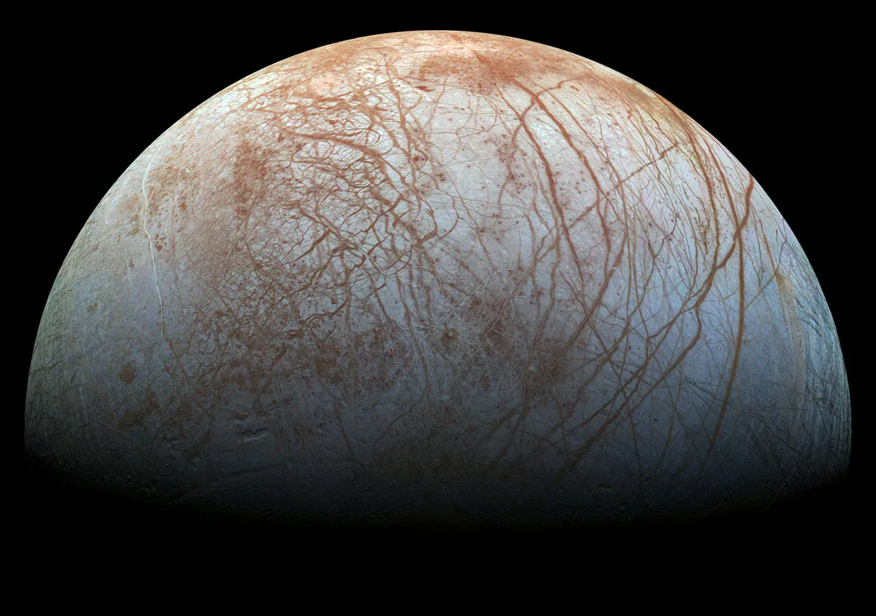 Biyolojik Amino Asitler Europa ve Enceladus’un Yüzeye Yakın Buzlarında Hayatta Kalabilir