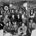 Hitler, Aralık 1930'da Nazi Partisi üyeleriyle birlikte