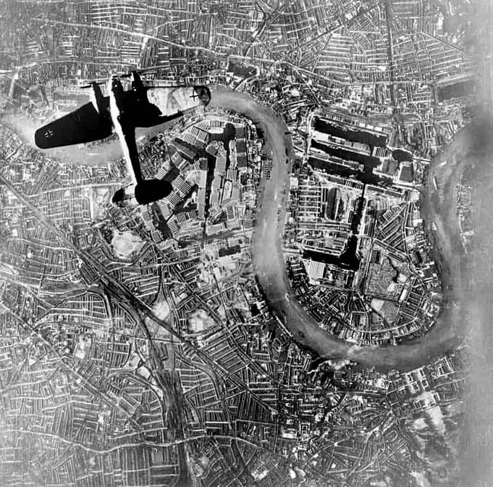 Naziler Döneminde Luftwaffe: Müthiş Bir Hava Gücü 4 Londra uzerinde ucan bir Heinkel He 111
