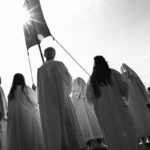 Londra'daki Primrose Hill'in tepesinde Sonbahar Ekinoksu için Druidik tören