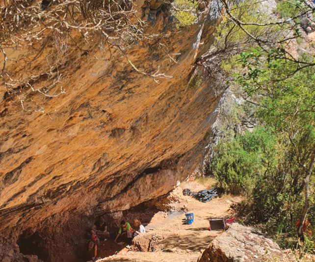 Antik Kayalarda Neandertal Uyum Yeteneğinin Şaşırtıcı İşaretleri Keşfedildi 2 Abric Pizarro'daki kazı çalışmaları.
