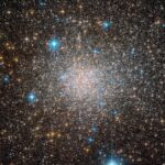 Bu Hubble Uzay Teleskobu görüntüsü Terzan 5 yıldız kümesini gösteriyor.