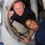 NASA'nın Boeing Mürettebat Uçuş Testi astronotları Butch Wilmore ve Suni Williams