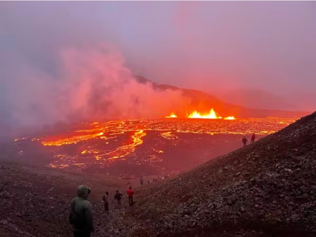 İzlanda'nın Volkanik Patlamaları Yüzyıllar Boyunca Devam Edecek 3 Yanardag turistleri 2022 Meradalir patlamasi