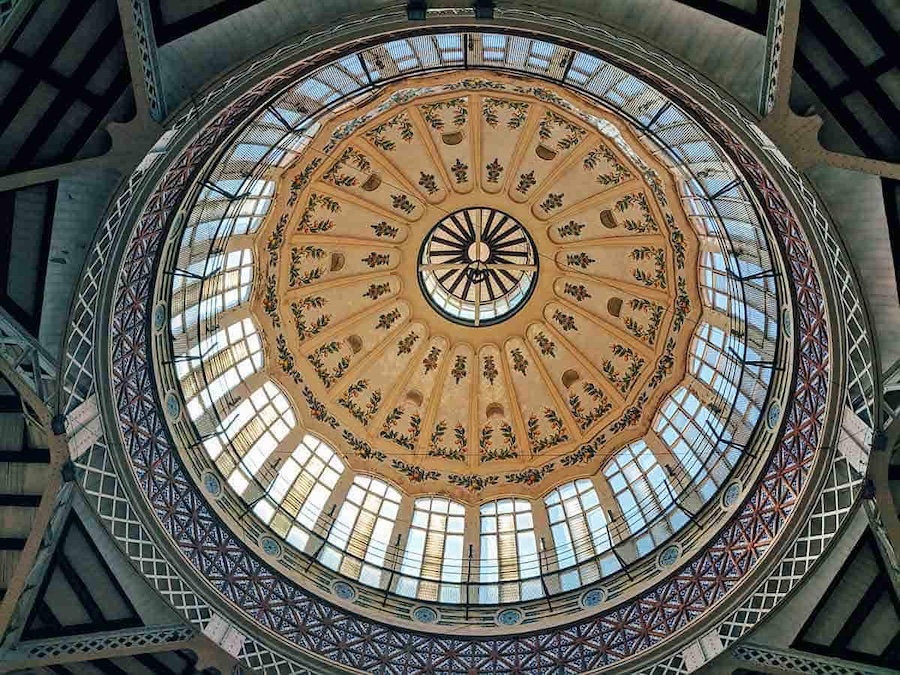 Valensiya'da Görmeniz Gereken Mimari Yapılar 2 Mercado Central'daki Kubbe, Valensiya, İspanya