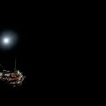 Caltech Otonom Robotik ve Kontrol Laboratuvarı'nda model bir kuyruklu yıldıza yaklaşırken