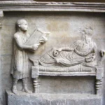 Elinde yazı tabletleri olan bir köle ya da azatlı adamı gösteren bir lahit kabartması.