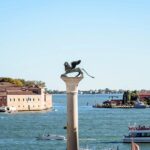 Venedik, San Marco Meydanı'ndaki sütununda aslan