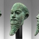 hükümdar başının üç görünümü