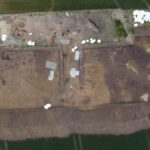 Asum'daki mezarların kazısı.