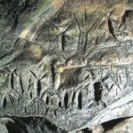 Fugoppe Mağarası'ndaki petroglifler.